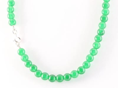 Collier van smaragd kralen en zilveren sluiting - lengte 47 cm