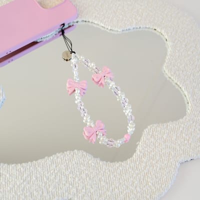 xoxo Wildhearts koord - Girl Code - Phone Charm (small) - bedeltje geschikt voor iPhone - Parelketting / Kralenketting met strikjes - kort telefoonkoord geschikt voor Samsung - geschikt voor alle telefoonmodellen - Wit / Roze
