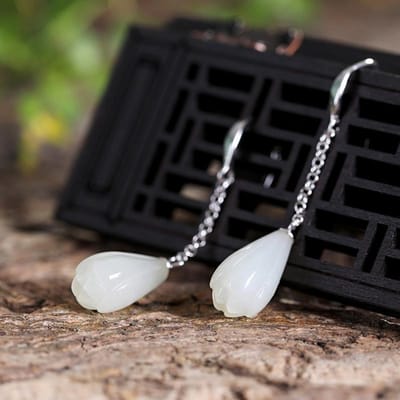 Nieuw in   Natuurlijke Hotan Witte Magnolia Bloemen Oorbellen voor vrouwen Fris en Eenvoudig Lange Oorbellen Banket Sieraden cadeau black