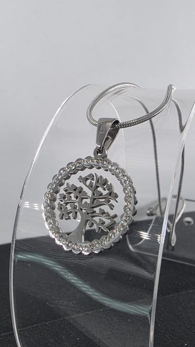 Hanger - Ø 2.5 cm - Rond - Levensboom - met ketting L 45 cm - RVS - Prachtig design hanger met een opengewerkt patroon van Levensboom, omringd door een rand van zirkonia-stenen.