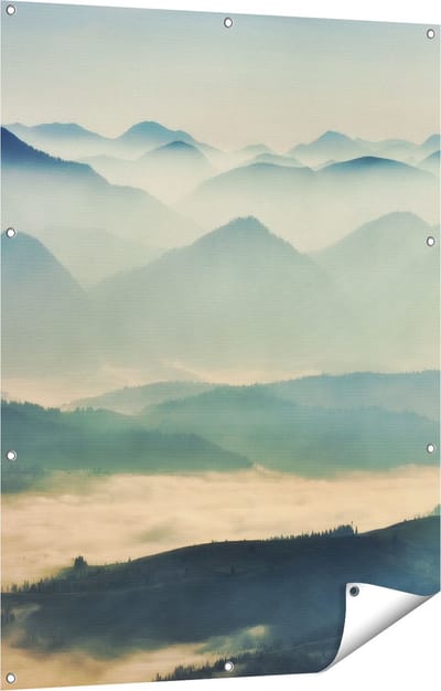 Gards Tuinposter Heuvel Landschap tijdens de Mist - 90x120 cm - Tuindoek - Tuindecoratie - Wanddecoratie buiten - Tuinschilderij