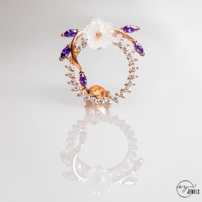 OZ Jewels Verstelbare Roségoud Gekleurde Zilveren Ring met Cirkelvormige Magnoliadesign Versierd met Synthetische Amethist - Moederdag - Valentijnsdag - Cadeau - Mother's Day - Valentine's Day - Gift