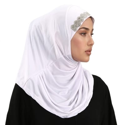 Witte dames hijab hoofddoek met strass detail en plissé rand – zachte comfortabele hijab voor dagelijks gebruik