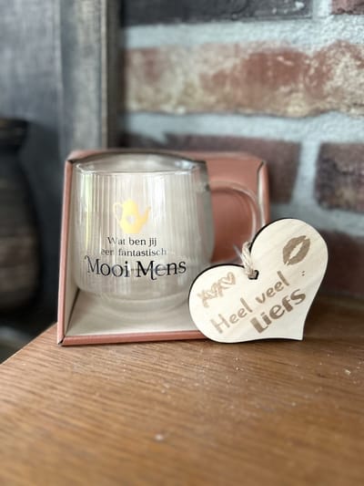 Creaties van Hier - Cadeaupakket Theeglas met plankje - Mooi mens - Glas - Hout - Moederdag