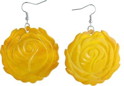 Behave Oorbel hanger 5cm lengte bewerkt met een bloemvormige schelp - roos