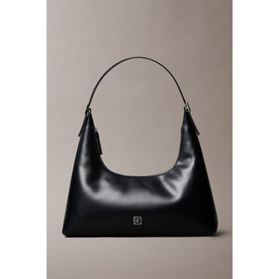 Calvin Klein Emblem Hardware Leather Shoulder Bag Black Size: OS | Handbags Outlet | Dames | Zwart