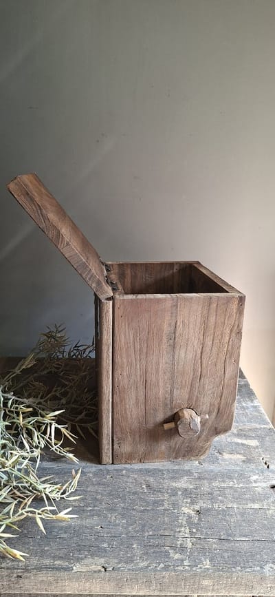 toiletrolhouder hout landelijk teak met klepje