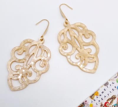 Jeannette-Creatief® - Resin - Barok Extra Large Beige Gold - Oorbellen Dames - NIEUW - Resin Oorbellen - Oorsieraden - Sieraden- Beige Oorbellen - Zandkleur - Kaki - Oorbellen