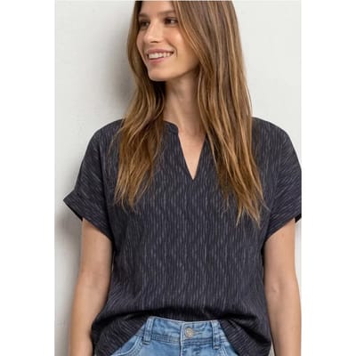 Shirt met afhangende schouders en split in de hals