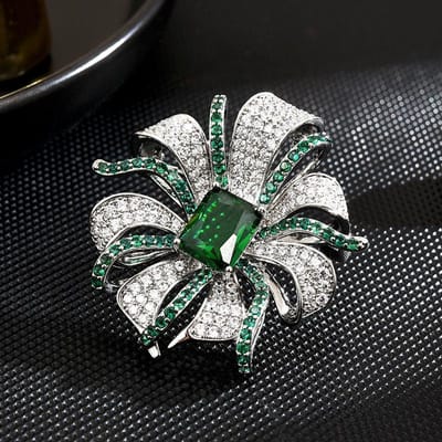 Nieuwe Modieuze Elegante En Unieke Design Retro En Exquise Bloemen Broche Dames Luxe Broche Accessoires Spelden gray