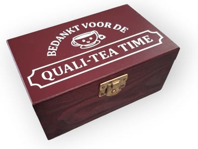 houten theedoos rood bedankt collega afscheid bedankje compleet cadeau inclusief thee QUALITIY TIME ( quali tea time ) kado cadeautje