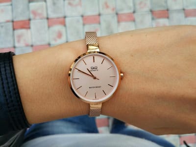 Q&Q prachtige dames horloge rosékleurig QA15J020Y