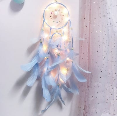 DW4Trading Dromenvanger Blauw met Kralen en Veren en Led Verlichting - Dreamcatcher - 60x12 cm