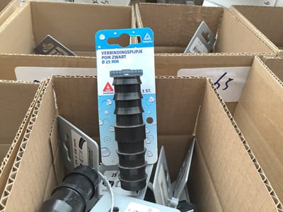 verbindingspijpje zwart 25 mm. Kunststof. Pom.1 stuks. Deltafix.
