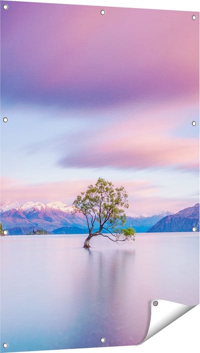Gards Tuinposter Wanaka Boom in het Water bij Zonsopgang - 80x120 cm - Tuindoek - Tuindecoratie - Wanddecoratie buiten - Tuinschilderij