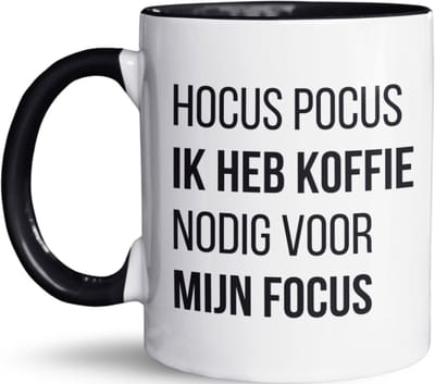 NietMokken.nl - Hocus Pocus, Ik Heb Koffie Nodig Voor Mijn Focus Mok - Grappige Tas voor Koffieliefhebbers - Magnetron- en Vaatwasserbestendig - Beker aan Beide Zijden Bedrukt - Leuk als Cadeau