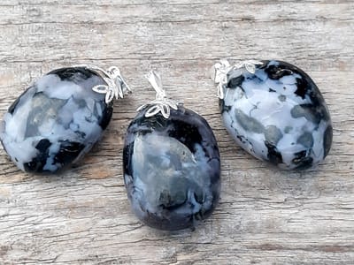 Edelsteen Gabbro (Mistic Merliniet) amulet hanger