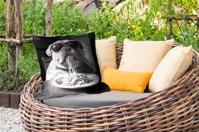 Sierkussen Buiten - Hond - Bulldog - Pasta - Bril - Stoer - Dieren - 60x60 cm - Weerbestendig
