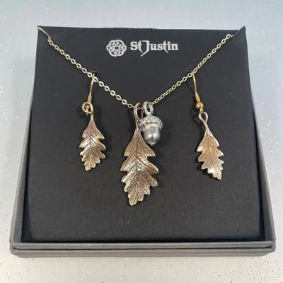 St. Justin, Sieraden set, Bronzen “Eikenblad met eikel” set(BSET979)