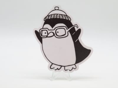 Juigende Pinguïn Sticker - Dieren in het Dagelijks Leven | Vera's Arts & Dice | Schattige Stickers - Handgemaakte Stickers - Journaling - Bullet Journal - Scrapbooking - Leuke Stickers - Laptop Sticker - Telefoon Sticker