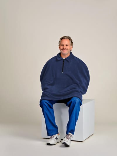Zomer Rolstoel poncho fleece - Rolstoelcape heren - 4Care Rolstoelcape - Marine