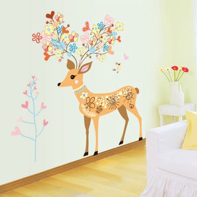 MUURSTICKER  - HERTEN  REE BAMBI HERTJES HERT  MET BLOEMEN  - WANDDECORATIE VOOR DE SLAAP OF WOONKAMER - TH Commerce® nr 7129