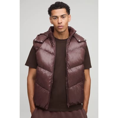 Normale pasvorm glanzend gepaneleerd capuchon met trechter puffer gilet | Chocolate | Size Medium