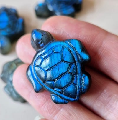 Labradoriet Schildpad – Edelsteen Carving (3cm)