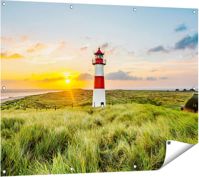 Gards Tuinposter Vuurtoren met Zonsopgang op een Eiland - 120x90 cm - Tuindoek - Tuindecoratie - Wanddecoratie buiten - Tuinschilderij