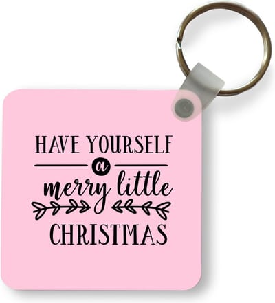 Sleutelhanger - Uitdeelcadeautjes - Kerst quote "Have yourself a merry little Christmas" tegen een roze achtergrond - Plastic - Kerst - Cadeau - Kerstcadeau voor mannen en voor vrouwen