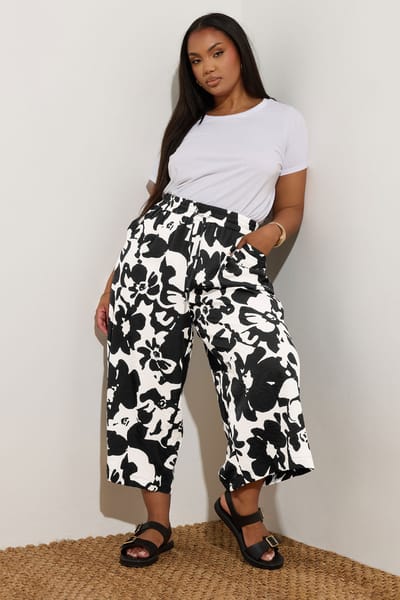 Yours Midaxi Culottebroek Met Bloemenmotief Met Textuur In Zwart/Wit Size 48