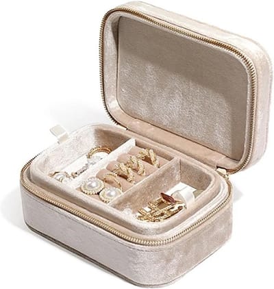 Sieradendoosje - Reis etui - Sieraden opbergen - Praktische oplossing - 16 x 10.8 x 7 cm - Beige