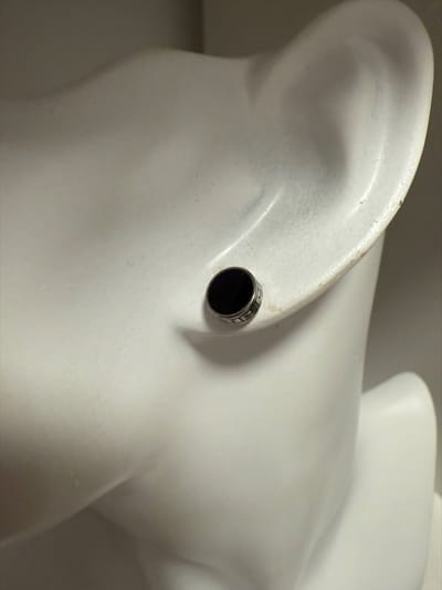 Unisex zilver/zwarte stud oorbellen | | Make up | Parfum | Moederdag | Verjaardagscadeau| Cadeautje| Valentijnsdag| Kado | sieraden | vaderdag | oorbellen | oorsieraden