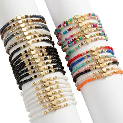 Set van 35 kleurrijke kralen armbanden voor dames met goudkleurige hartkralen – elastische dames armbanden set in diverse kleuren