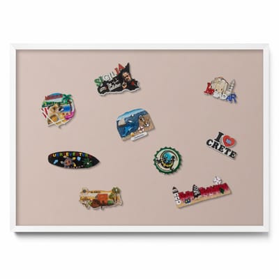 Tulup Magneetbord met Witte Frame - Roze Magneetbord in Effen Kleuren - 70 cm x 50 cm - Kleur poederroze beige - Magnetisch Bord voor Thuis en Kantoor - Magneetbord voor Herinneringen - Magnetisch Bord voor Magneten