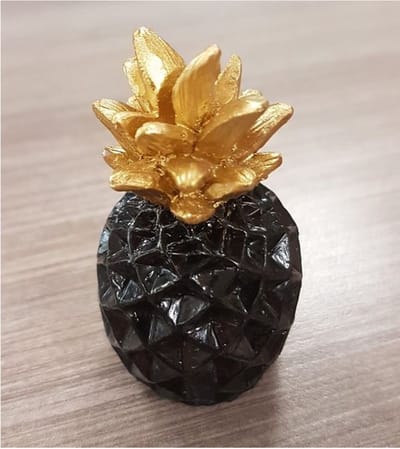 HOBI - Chic zwart en goud ananas plaatskaartje van hars, 5,5 cm, voor tropisch feest