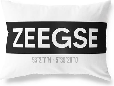 Tuinkussen ZEEGSE - DRENTHE met coördinaten - Buitenkussen - Bootkussen - Weerbestendig - Jouw Plaats - Studio216 - Modern - Zwart-Wit - 50x30cm