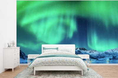 Behang - Fotobehang Noorderlicht - Berg - Sneeuw - Breedte 350 cm x hoogte 260 cm