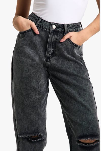 Dames Boohoo Basics Gescheurde Knie Rechtse Pijpen Jeans | Washed Black | Maat: 6/32L