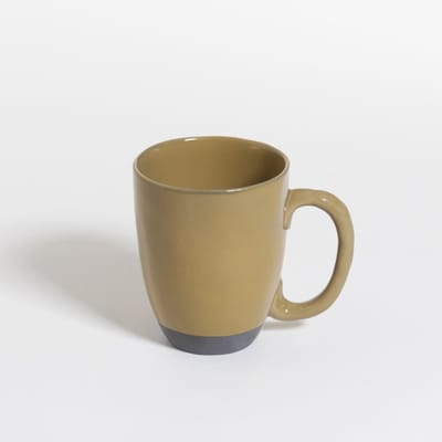 The Table | Atelier - Mok met Oor - Curry - Bruin - beker - koffiebeker - theebeker - handgemaakt - 290 ml