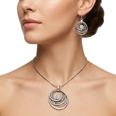 Zilverkleurige ketting met ronde hanger voor dames inclusief oorbellen set – sieraden set met cirkel design