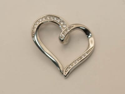 Sterling zilveren hanger hartje met kunst diamanten - hartje met steentjes hanger van 925 zilver - hartje hangertje van zilver voor geliefde - hartjes hanger cadeau tip ! - valentijn hangertjes