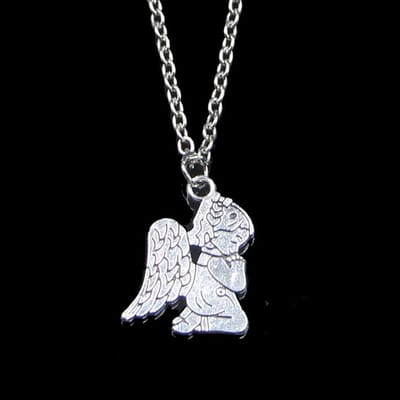 Ketting met hanger beschermengel zilverkleur.