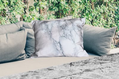 Buitenkussens - Marmer - Patroon - Gijs - Wit - Marmerlook - Luxe - 60x40 cm - Weerbestendig