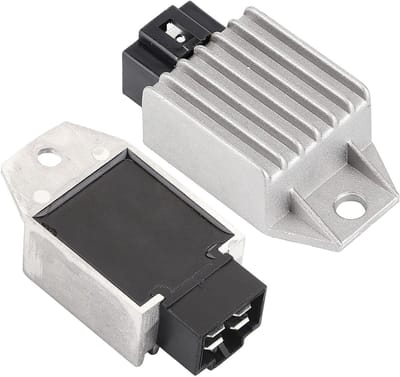 Spanningsregelaar Universeel voor Scooter Bromfiets ATV Gokarts - 12V Gelijkrichter Laadregelaar Motorfiets - Compatibel met GY6 50 tot 150 - 4 Pin Design.