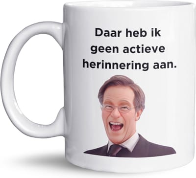 NietMokken.nl - Humoristische Mok 325 ml - Daar heb ik geen actieve herinnering aan - Grappige beker - Aan beide zijden bedrukt - Cadeau voor vrienden of collega’s - Koffietas - Perfect voor thuis of op kantoor - Vaatwasser- en magnetronbestendig