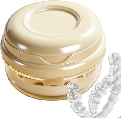 Kunstgebit Container - Reinigingsetui Weekbakje - Hygiënisch Opbergen - Lekvrije Sluiting - 9x9x6.5 cm - Beige