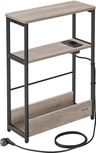 Smalle Bijzettafel met Stopcontact & USB - Slechts 18 cm Breed - Greige / Grijs Eiken - Slimme Sidetable voor Bank & Bed - Met Tijdschriftenhouder - Stekkerdoos