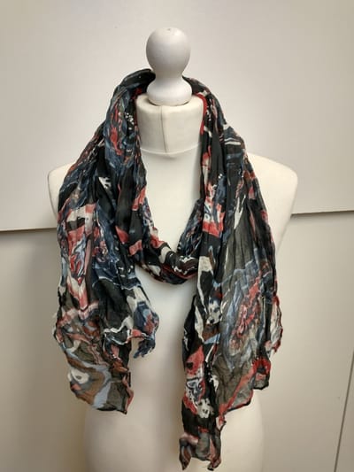 Lange dames sjaal Emmely fantasiemotief zwart wit rood bruin roze lichtblauw jeansblauw