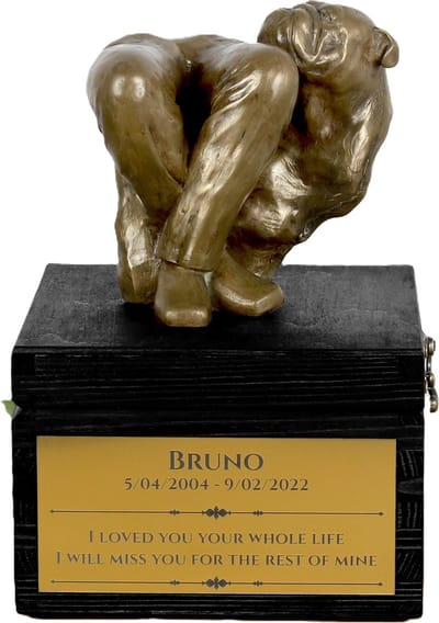 Handgemaakte urn Bulldog met hondensculptuur en gravure